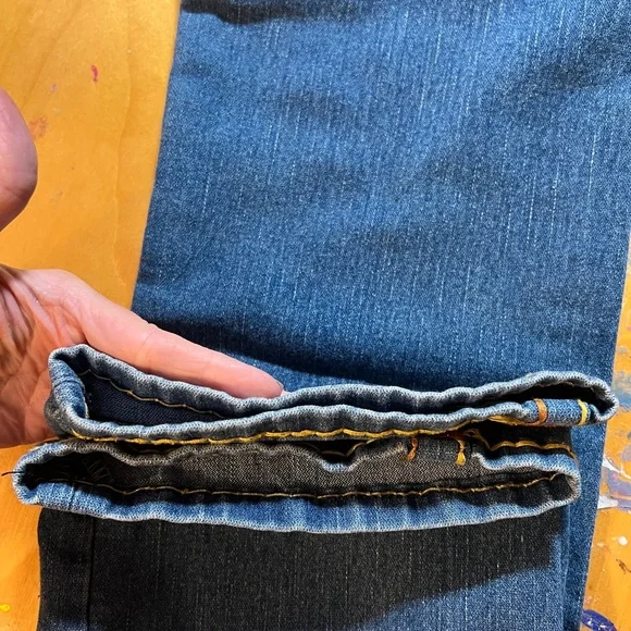 True Religion Billy Big T Jeans with Signature Stitching & Classic Denim Wash - Picture 10 of 10